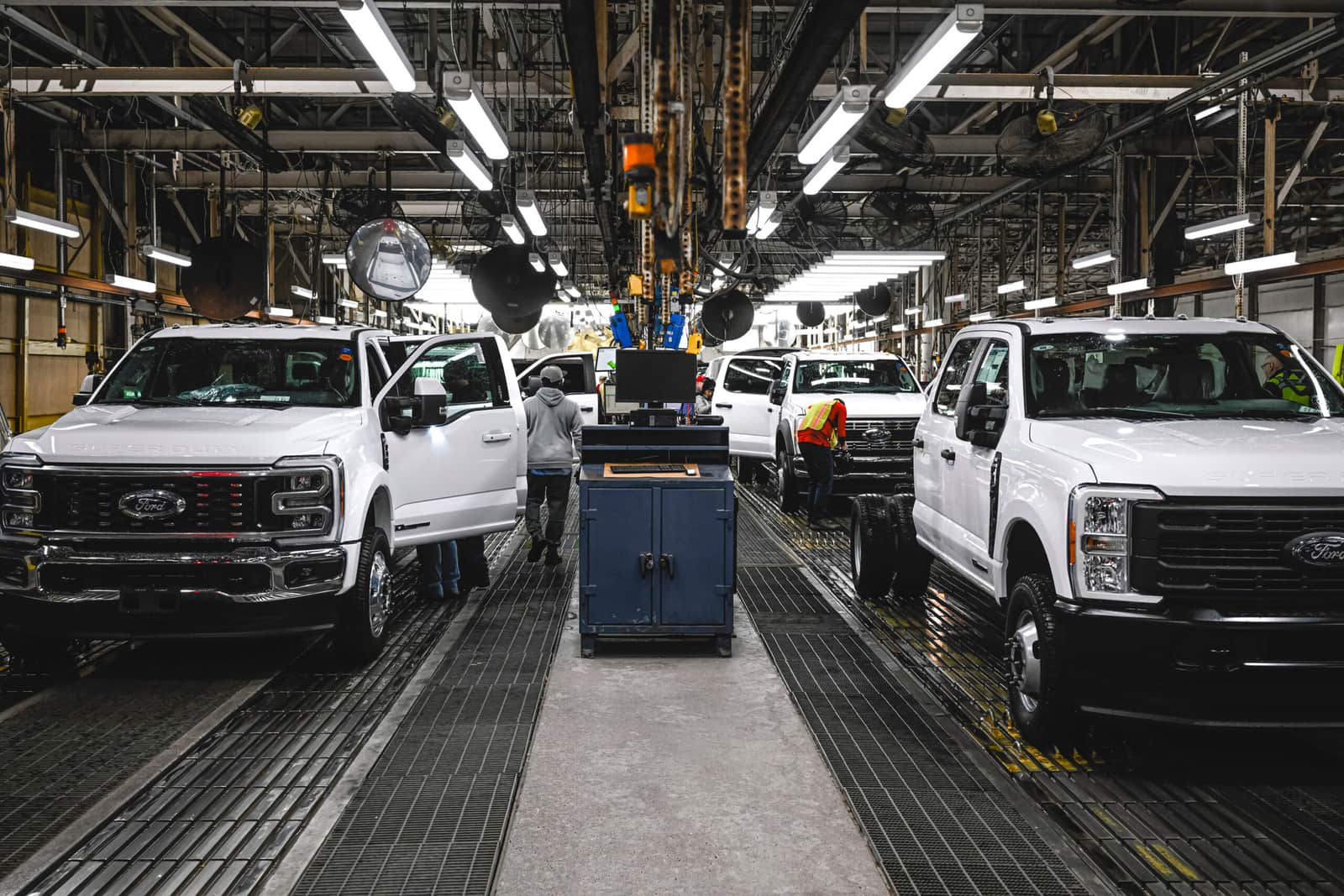 Ford Rehires 350 Veteran Engineers After AI Quality Systems Failed — A $1 Billion Lesson in Human Expertise